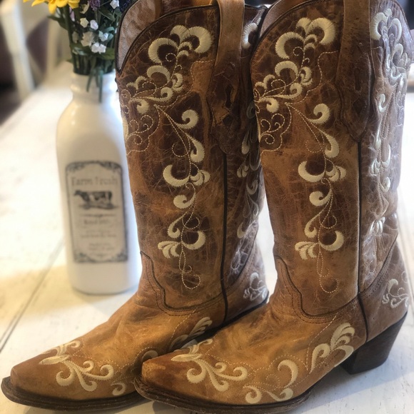 Corral Shoes - CORRAL Brown & White Embroidery Snip Toe Boots